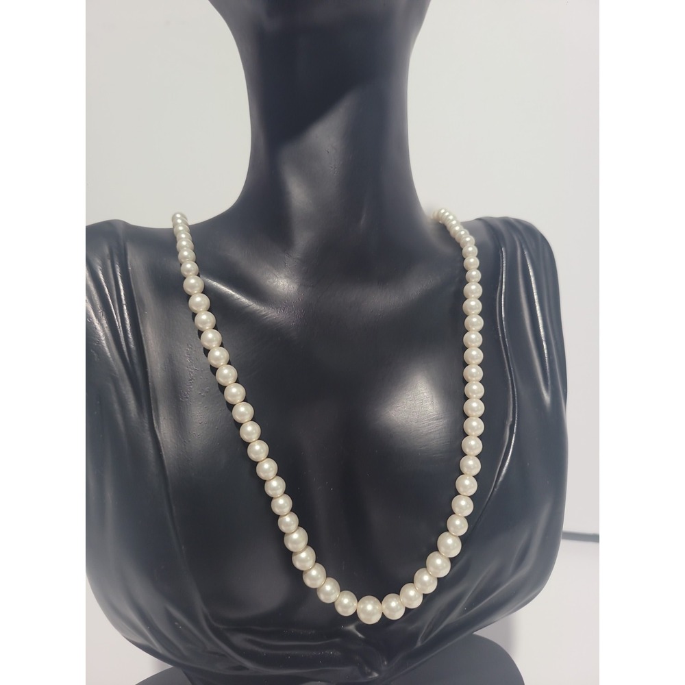Cream White Graduated Faux Pearl Beaded Necklace Decorative Clasp Classic